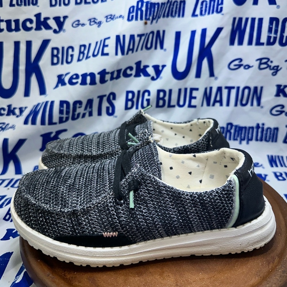 Hey dude women’s size 5